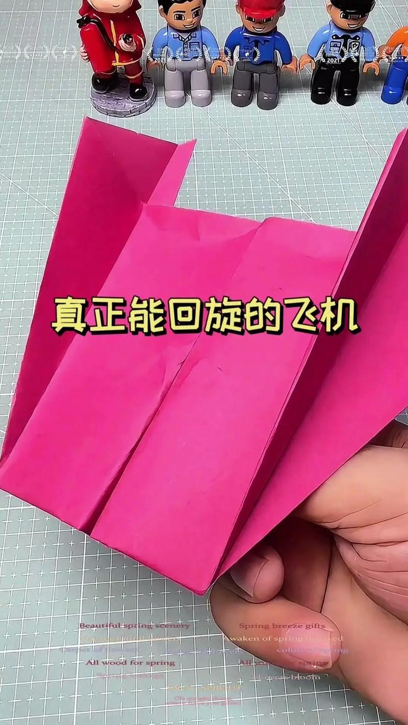 回旋纸飞机折法视频帅气:回旋纸飞机折法视频帅气简单
